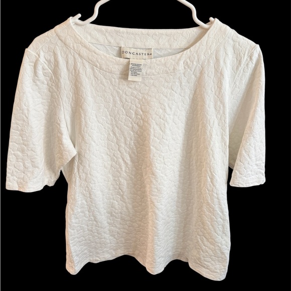 Doncaster NWOT Textured white stretch 
jersey, elbow length sleeves size LG - Picture 3 of 10